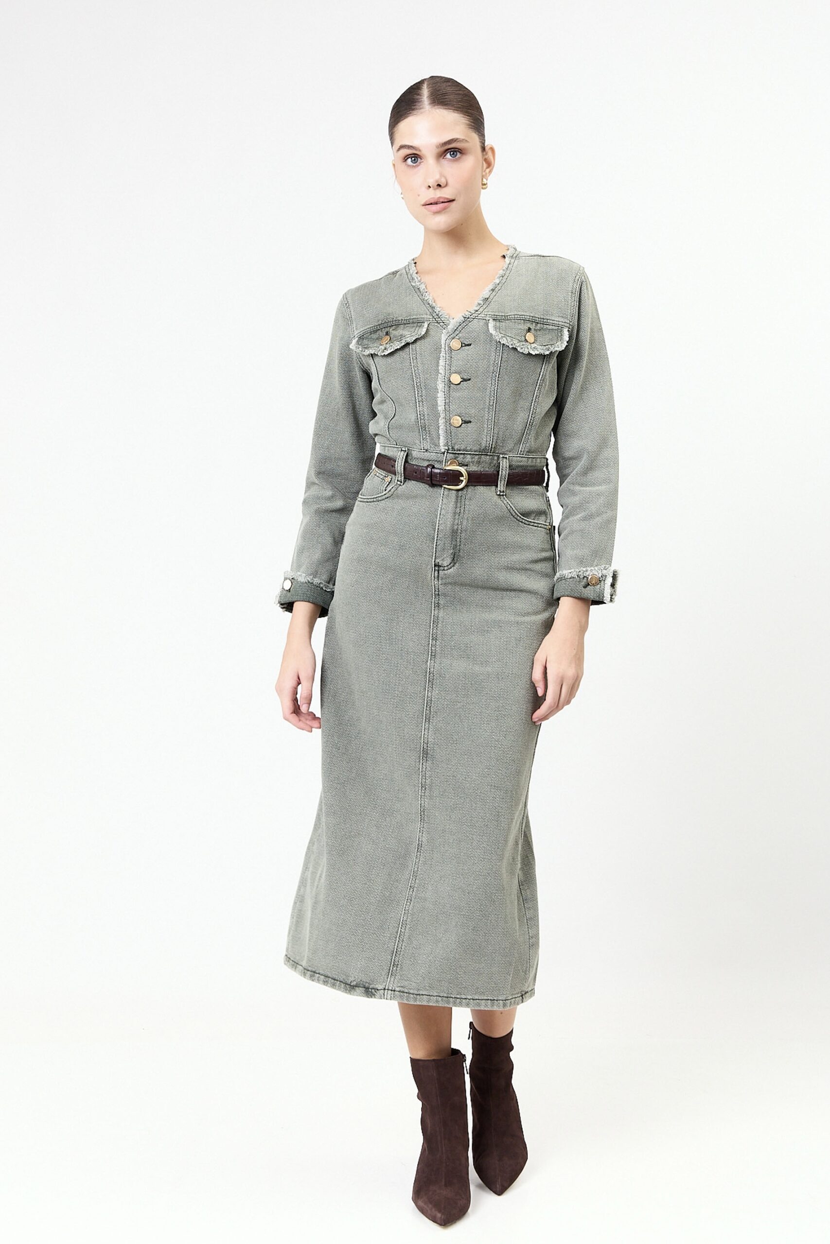 DE907F3B-C02F-4D06-9423-17B21353F0E9