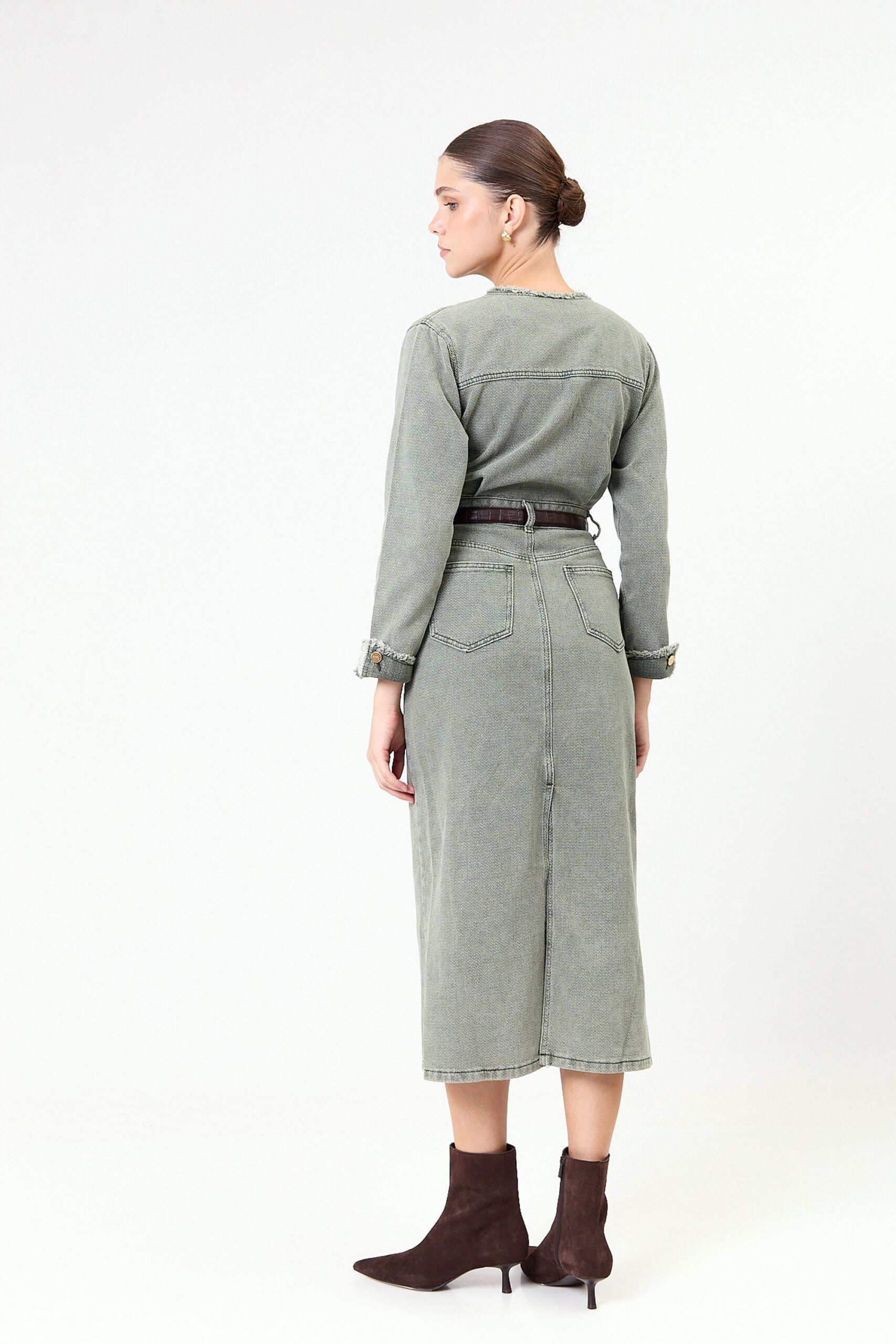 DEE9B52C-B895-43F9-9595-6EF56E195F12